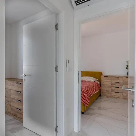 Sea La Vie Apartment *